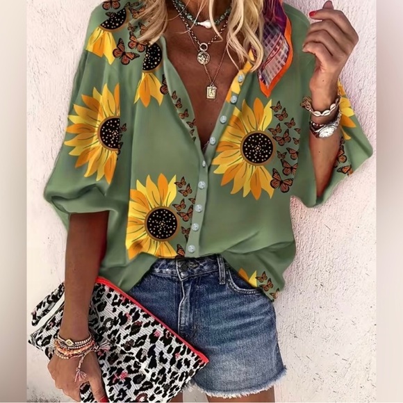 The Unbranded Brand Tops - Sunflower Print Green Blouse